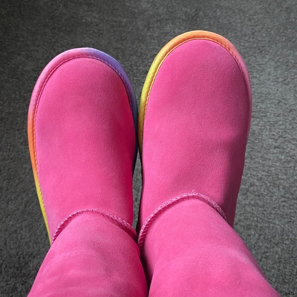 Uggs - Picture 2 of 7